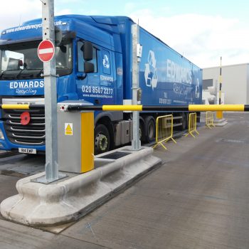 Weighbridge Automation - with lorry waiting at traffic management